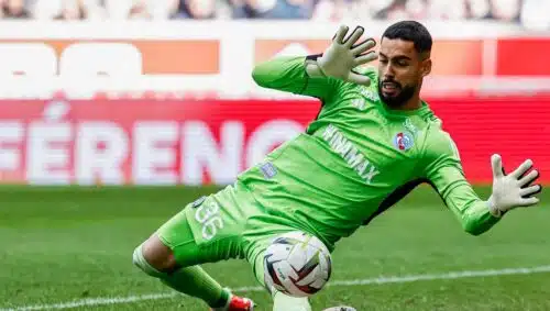 revivez le match palpitant où racing a subi une défaite serrée face à lyon, avec un score de 4-3. découvrez les moments forts de cette rencontre intense et les performances des joueurs.