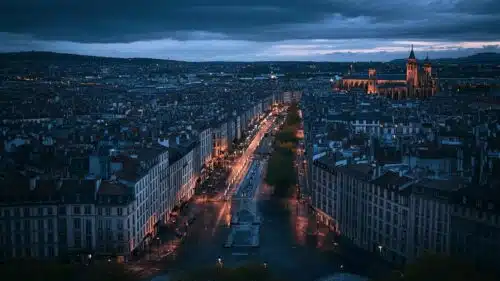 Pourquoi les décès à Lyon plongent-ils la ville dans une mystérieuse spirale ?