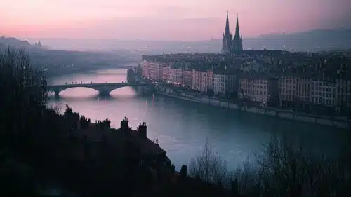 Que s'est-il vraiment passé au bord du Rhône ? Le mystère de la disparition tragique d'une femme à Lyon !