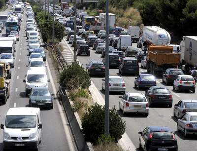 découvrez les circonstances tragiques de l'accident mortel impliquant un motard à lyon. analyse des causes, des témoignages et des conséquences sur la sécurité routière dans la région.