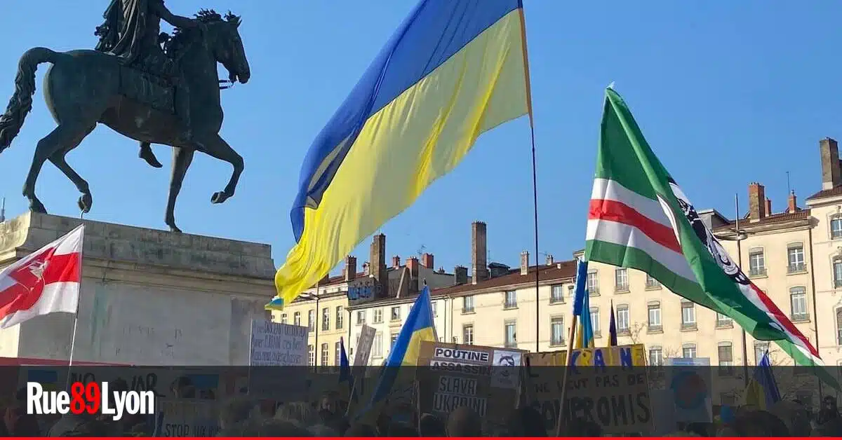 découvrez l'événement de drapeaux à lyon, une célébration colorée et festive qui met en avant la diversité culturelle et artistique. rejoignez-nous pour des activités, des spectacles et des rencontres qui illumineront la ville.