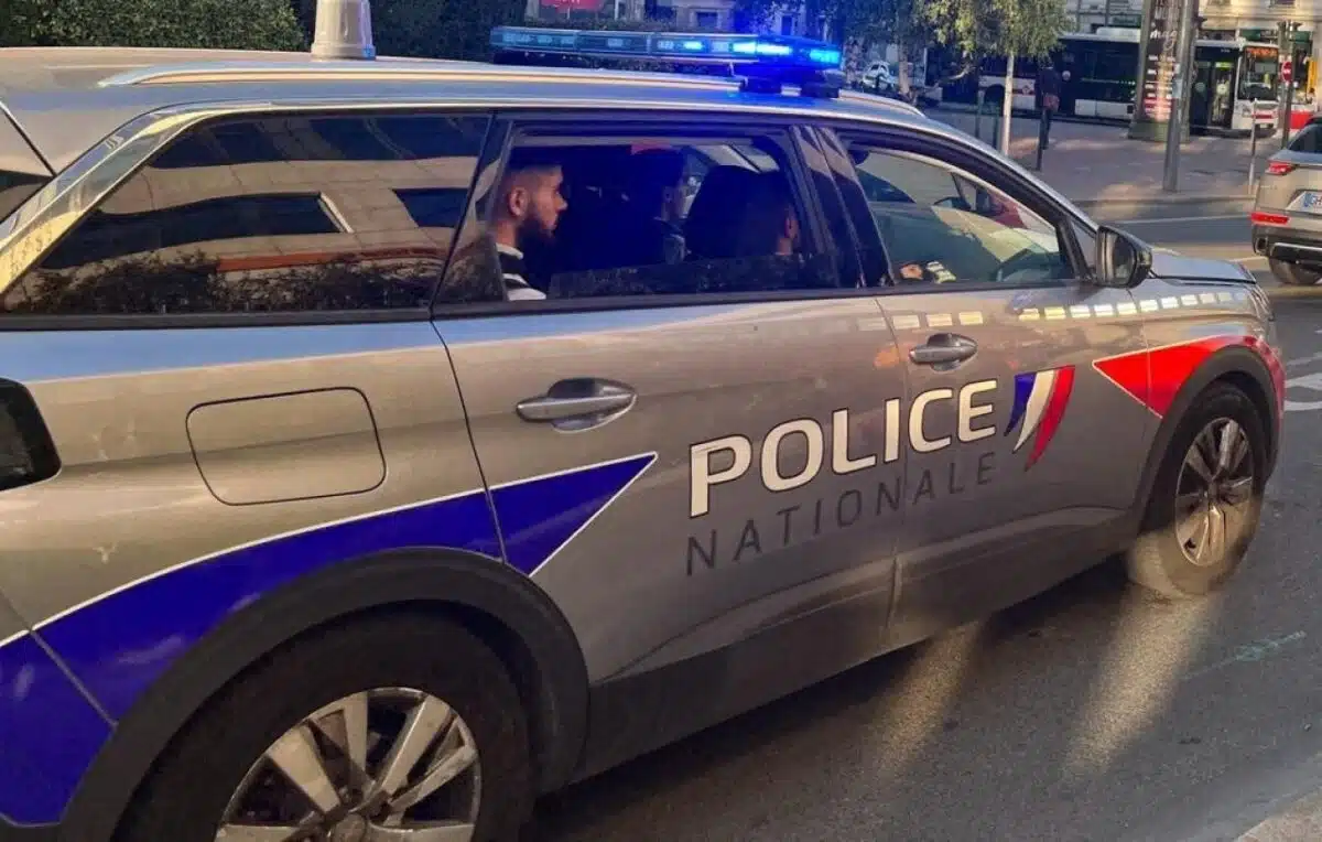 un homme a été tragiquement tué près de lyon, un événement qui suscite l'inquiétude et la mobilisation des autorités. découvrez les détails de cette affaire alarmante et les réactions de la communauté locale.