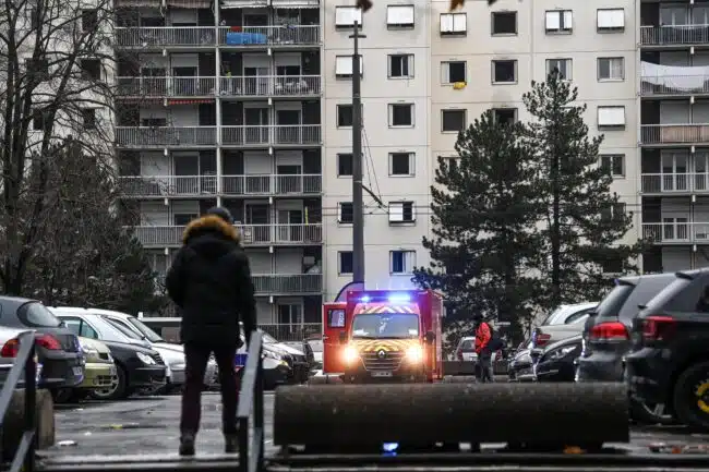 découvrez la colère des pompiers de lyon, mobilisés pour défendre leurs droits et leurs conditions de travail. un mouvement de protestation qui met en lumière les enjeux de la sécurité et de l'engagement des sapeurs-pompiers dans la métropole lyonnaise.