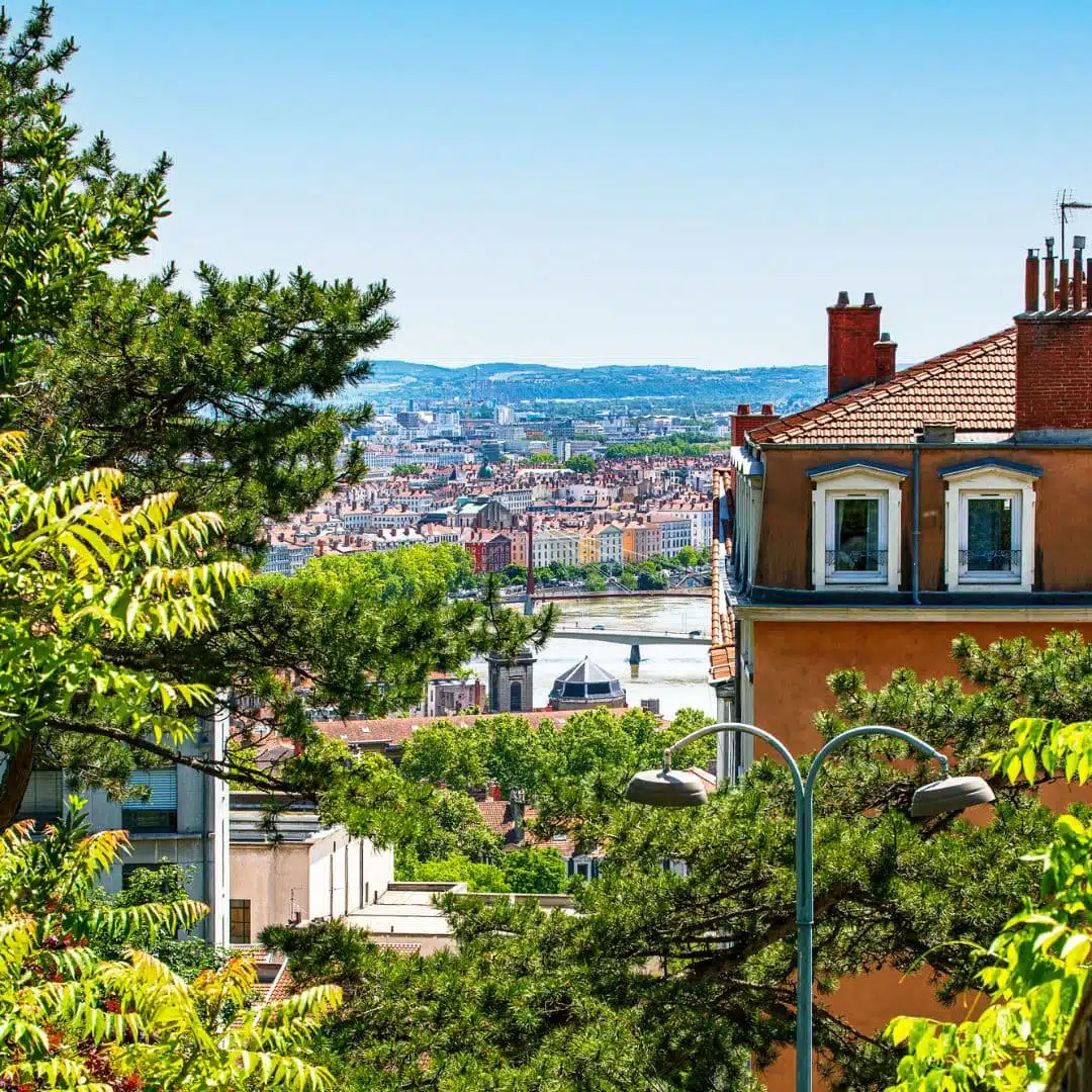 découvrez les options de transports à croix-rousse, un quartier vibrant de lyon. informez-vous sur les lignes de tramway, les bus, et les meilleures solutions pour vous déplacer facilement tout en profitant des richesses culturelles et gastronomiques de cette belle région.