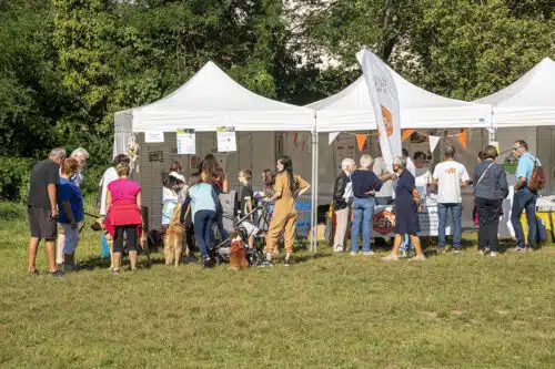 participez à la fête des animaux à lyon, un événement festif et convivial où petits et grands peuvent célébrer le lien unique entre l'homme et l'animal. découvrez des activités ludiques, des expositions, des spectacles et des animations pour toute la famille. ne manquez pas cette journée dédiée à nos compagnons à quatre pattes et à la protection de la faune !