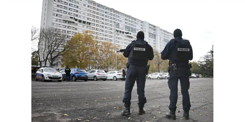 découvrez tout ce qu'il faut savoir sur la garde à vue à lyon : procédure, droits des personnes gardées à vue, conseils juridiques et enjeux locaux. informez-vous pour mieux comprendre vos droits dans cette situation délicate.