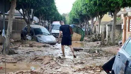 découvrez le témoignage poignant d'une lyonnaise relatait son expérience face aux récentes inondations en espagne. un récit émouvant qui met en lumière les défis et la résilience des victimes face à cette catastrophe naturelle.