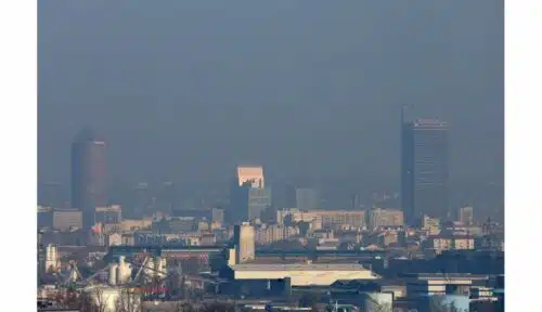 découvrez l'ampleur de la pollution à lyon : causes, impacts sur la santé et l'environnement, ainsi que les initiatives locales pour améliorer la qualité de l'air.