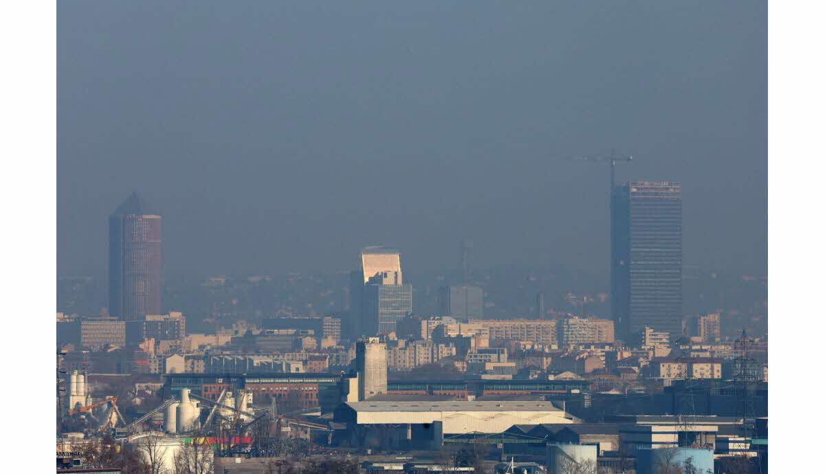 découvrez l'ampleur de la pollution à lyon : causes, impacts sur la santé et l'environnement, ainsi que les initiatives locales pour améliorer la qualité de l'air.