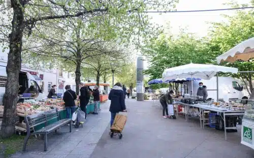 découvrez les nouveaux marchés de lyon, un lieu vibrant où se mêlent produits frais, artisanat local et gastronomie. explorez ces cultures culinaires uniques, profitez d'ambiance conviviale et soutenez les producteurs de la région.