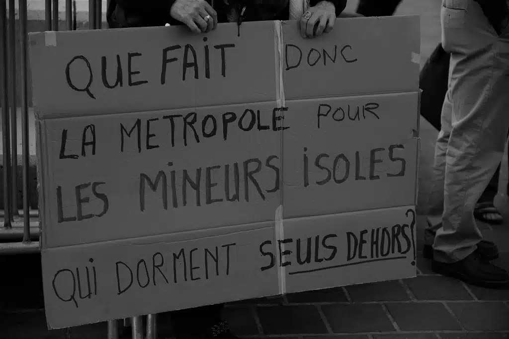 rejoignez la manifestation pour défendre les droits des mineurs à lyon. un événement vital pour sensibiliser à la protection des jeunes, promouvoir leurs droits fondamentaux et lutter contre les injustices. ensemble, agissons pour un avenir meilleur!