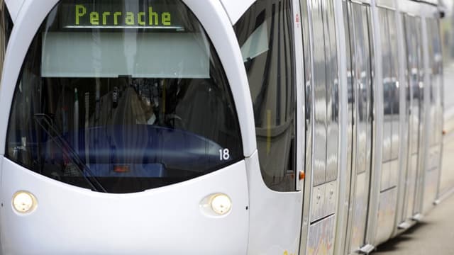 renseignez-vous sur les perturbations des tramways à lyon ce mardi. découvrez les lignes affectées, les horaires modifiés et les conseils pour votre trajet afin de faciliter vos déplacements dans la ville.