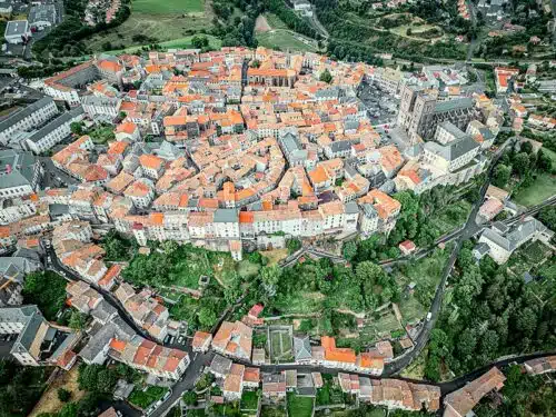 découvrez les détails intrigants de la confrontation mortelle à lyon, un événement tragique qui a secoué la ville. plongez dans l'analyse des faits, des témoins et les conséquences de cette affaire qui soulève de nombreuses questions sur la sécurité et la violence en milieu urbain.