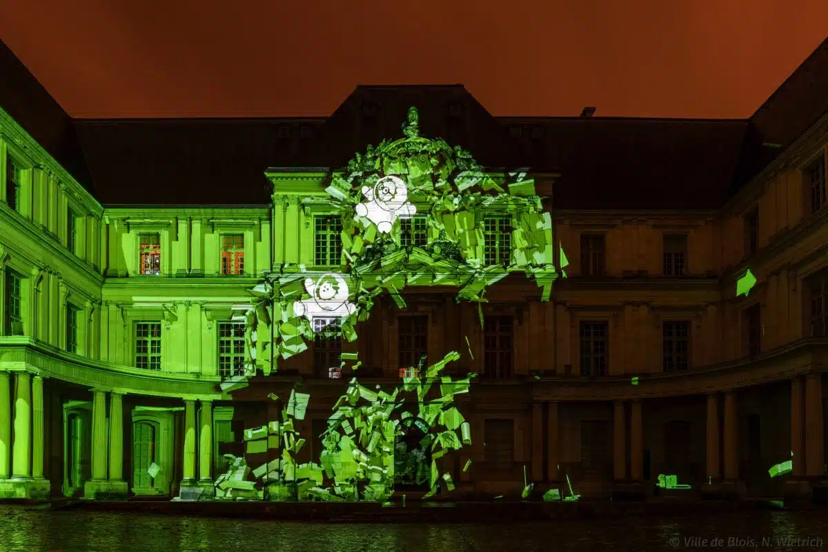 découvrez le succès retentissant de la fête des lumières anooki, un événement féerique qui illumine la ville avec des installations artistiques uniques et vibrantes, captivant des visiteurs venus de tous horizons. plongez dans cette célébration magique et festive où tradition et modernité se rencontrent.