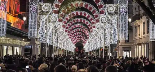 découvrez la magie de la fête des lumières 2024 à lyon, un événement incontournable qui illuminera la ville avec des installations artistiques éblouissantes. rejoignez-nous pour célébrer la créativité et l'émerveillement dans un cadre enchanteur du 5 au 8 décembre.