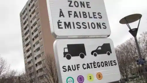 découvrez la zone à faibles émissions de lyon, un espace urbain conçu pour réduire la pollution de l'air et favoriser des modes de transport durables. informez-vous sur les restrictions, les avantages pour la santé et l'environnement, ainsi que les solutions de mobilité alternative proposées pour les lyonnais et les visiteurs.