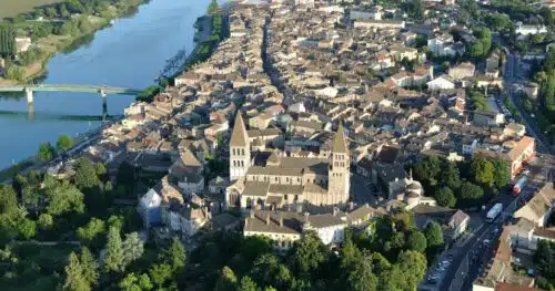 découvrez la revitalisation des quais de la saône, un projet ambitieux visant à transformer cet espace emblématique en un lieu de vie dynamique et attrayant, alliant nature, culture et activités pour tous.