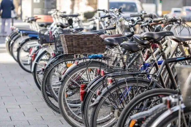 découvrez comment le vélo devient un moyen de transport privilégié à lyon. informez-vous sur les infrastructures de stationnement sécurisées, les meilleurs emplacements pour garer votre vélo et les initiatives locales pour promouvoir la mobilité douce dans la ville.