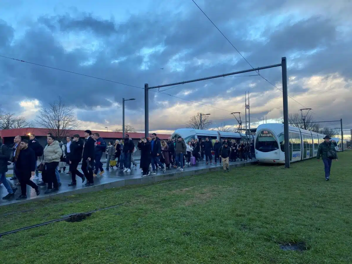 découvrez les dernières informations sur le trafic à lyon le 24 janvier. tenez-vous informé des conditions de circulation pour éviter les embouteillages et optimiser vos trajets dans la ville.