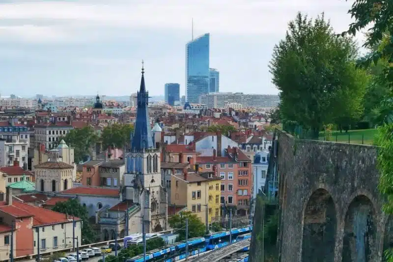 découvrez les lieux chaleureux de lyon en 2025, où confort et convivialité se rencontrent. explorez les cafés, restaurants et espaces culturels qui font de cette ville une véritable invitation à la détente et aux rencontres.