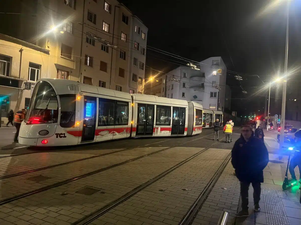 découvrez les derniers détails sur le déraillement du tram t3 à lyon. cet incident a perturbé le trafic et affecté les usagers. restez informé des mesures prises pour rétablir le service.