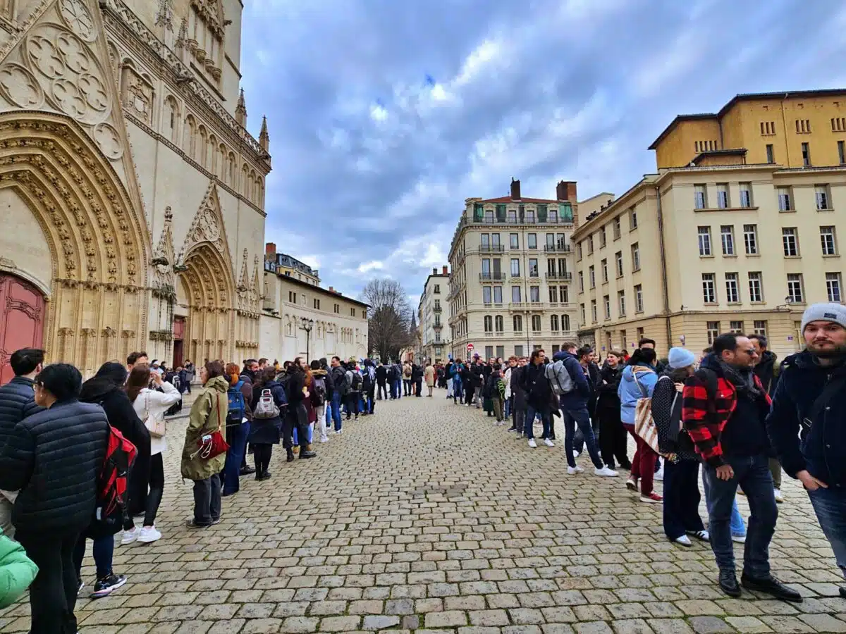 découvrez les meilleures adresses pour dénicher des anneaux en or à lyon. explorez nos conseils et astuces pour une quête réussie, que vous soyez à la recherche d'une pièce unique ou d'un bijou classique.