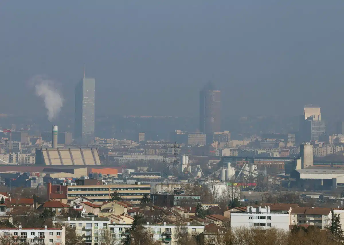 découvrez les dernières alertes de pollution à lyon : suivez l'actualité sur la qualité de l'air, les recommandations sanitaires et les actions mises en place pour protéger votre santé et l'environnement.