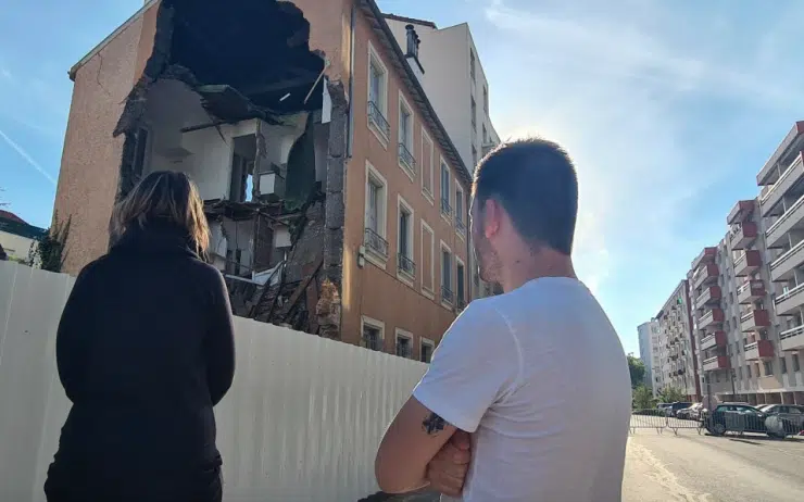 découvrez l'histoire intrigante de la maison effondrée à lyon, un témoignage poignant de l'architecture oubliée et des secrets de la ville. plongez dans les détails de cet incident marquant et explorez l'impact sur la communauté locale.