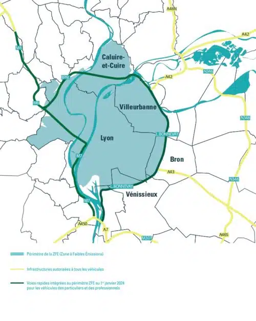 découvrez les enjeux et controverses autour de la zone à faibles émissions (zfe) dans la métropole lyonnaise. analyse des impacts sur la pollution, la santé publique et les habitudes de transport des citoyens.